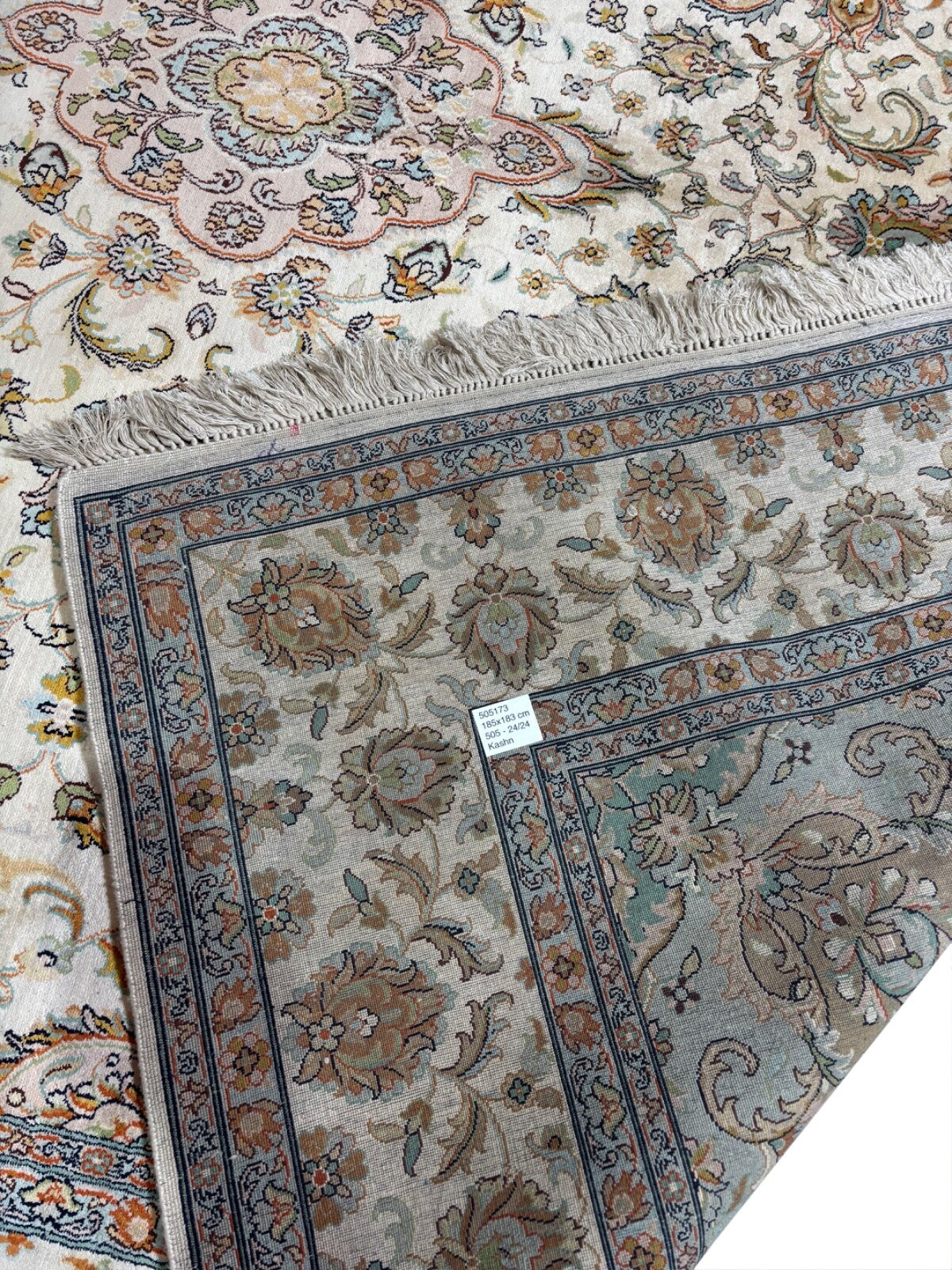 カシミールシルクラグ 185x185 cm 本物の手織り高級ラグ 一点もの