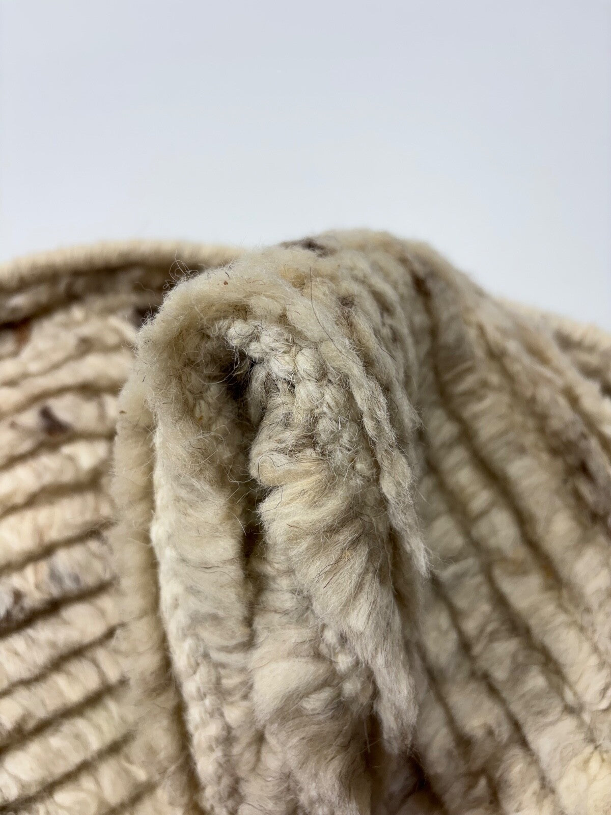 Ručno čvorani tepih od 100% vune 60x90 Moderni dizajnerski tepih bež boje BCI78