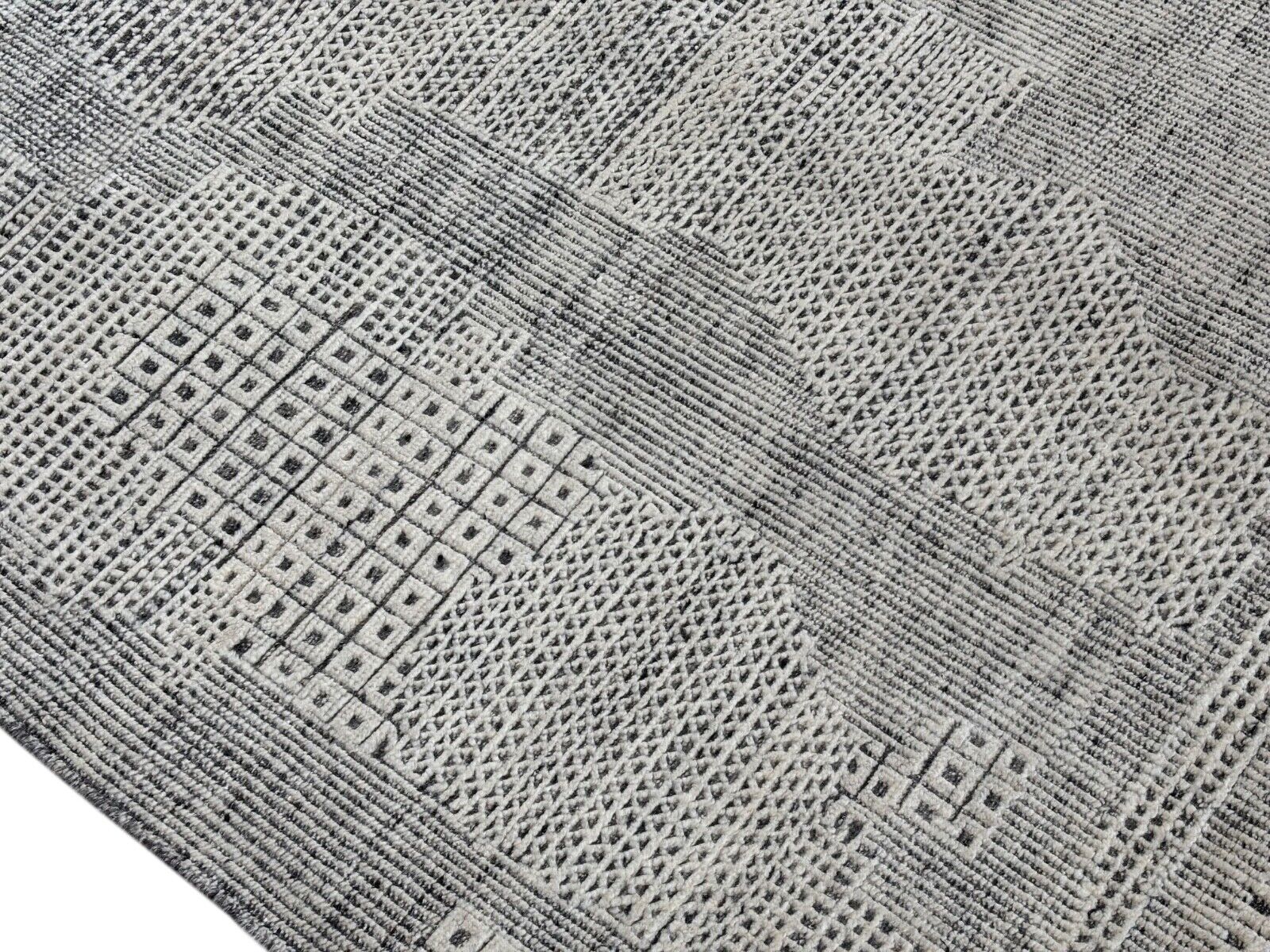 Handgeknüpfter Wollteppich 180x280 cm Kurzflor Modern Design DKD-774