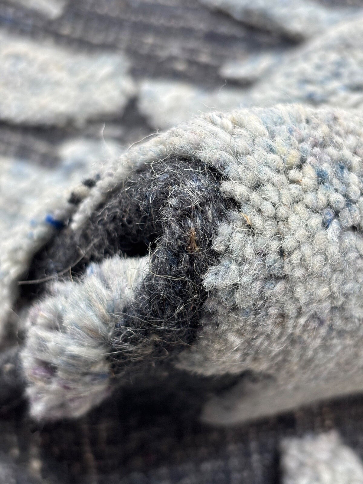 Ročno vozlana preproga iz 100 % volne 60 x 90 cm, sodoben dizajn, naravno sivo modra ST148