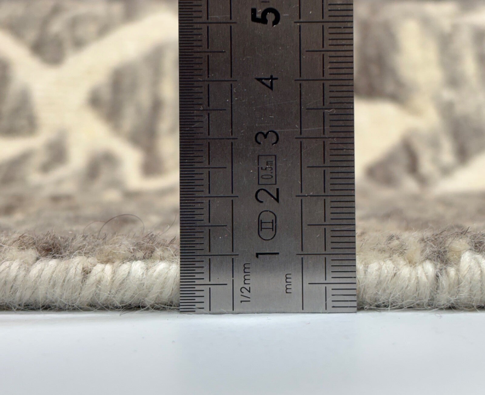 Ročno vozlana preproga iz 100 % volne 60 x 90 cm, sodoben dizajn, naravno siva, bež ST138