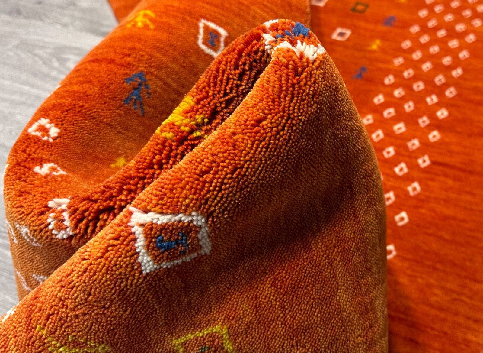 Terracotta Gabbeh Teppich 100% Wolle 120x180 cm Handgewebt Orientteppich AC4