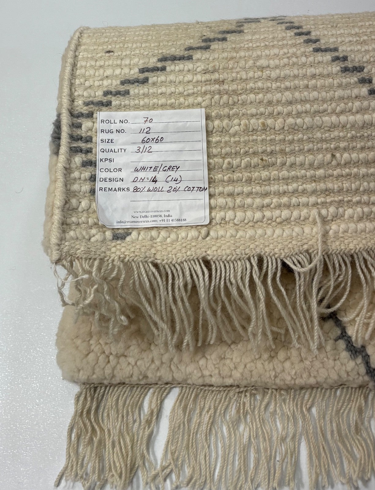 Handgefertigter Teppich 60x60 cm 100 % Wolle Weicher Weiẞ & Grau R112