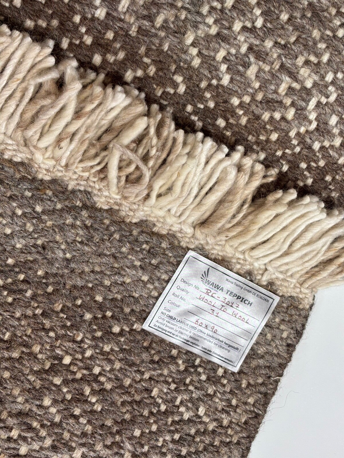 Volnena preproga 60x90 rjavo-bež ročno vozlana preproga z ravnim tkanjem in resicami