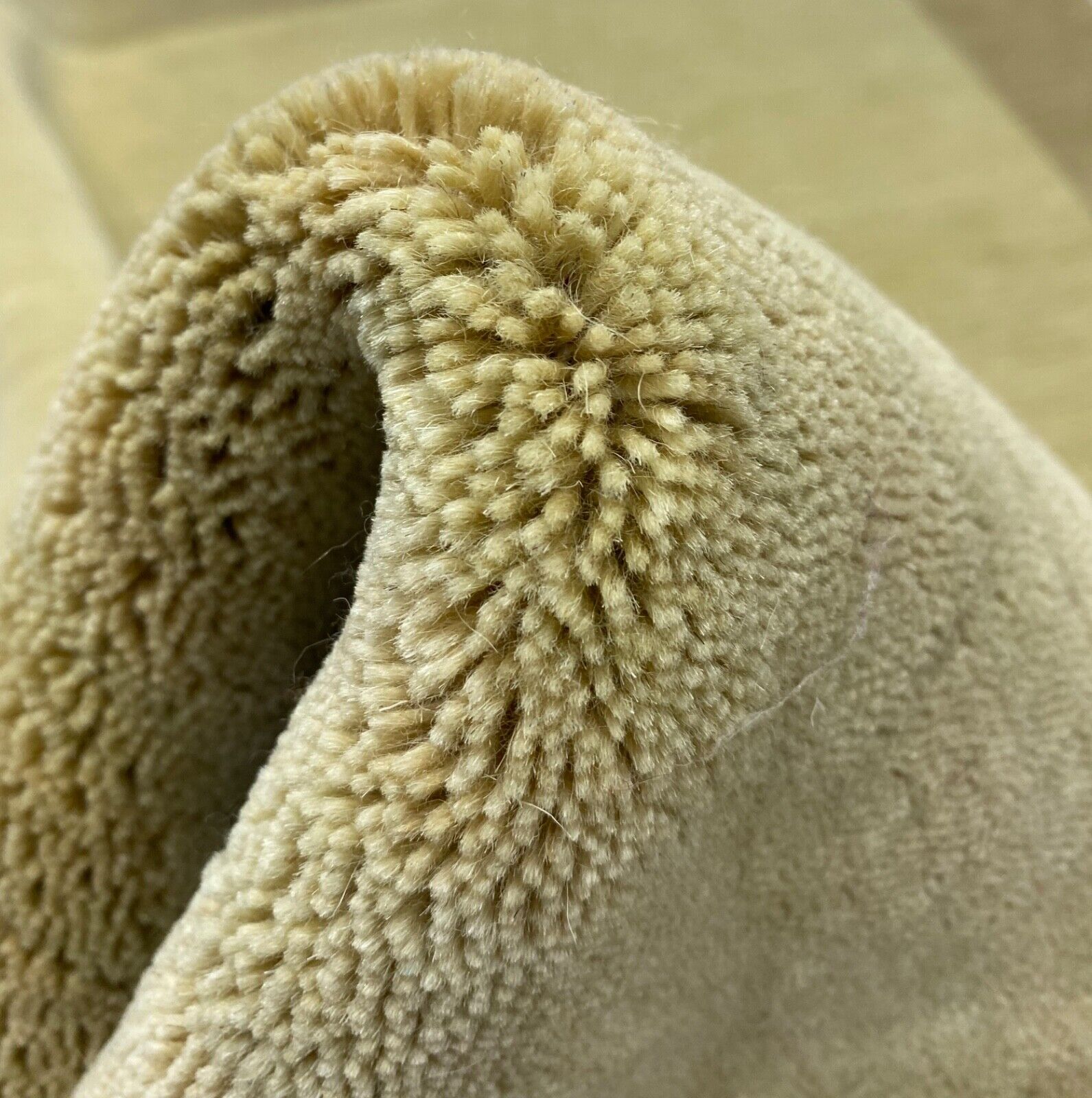 Handgefertigter Wollteppich 140x200 cm Hochwertig Olivbraun Sandbeige Modern 190