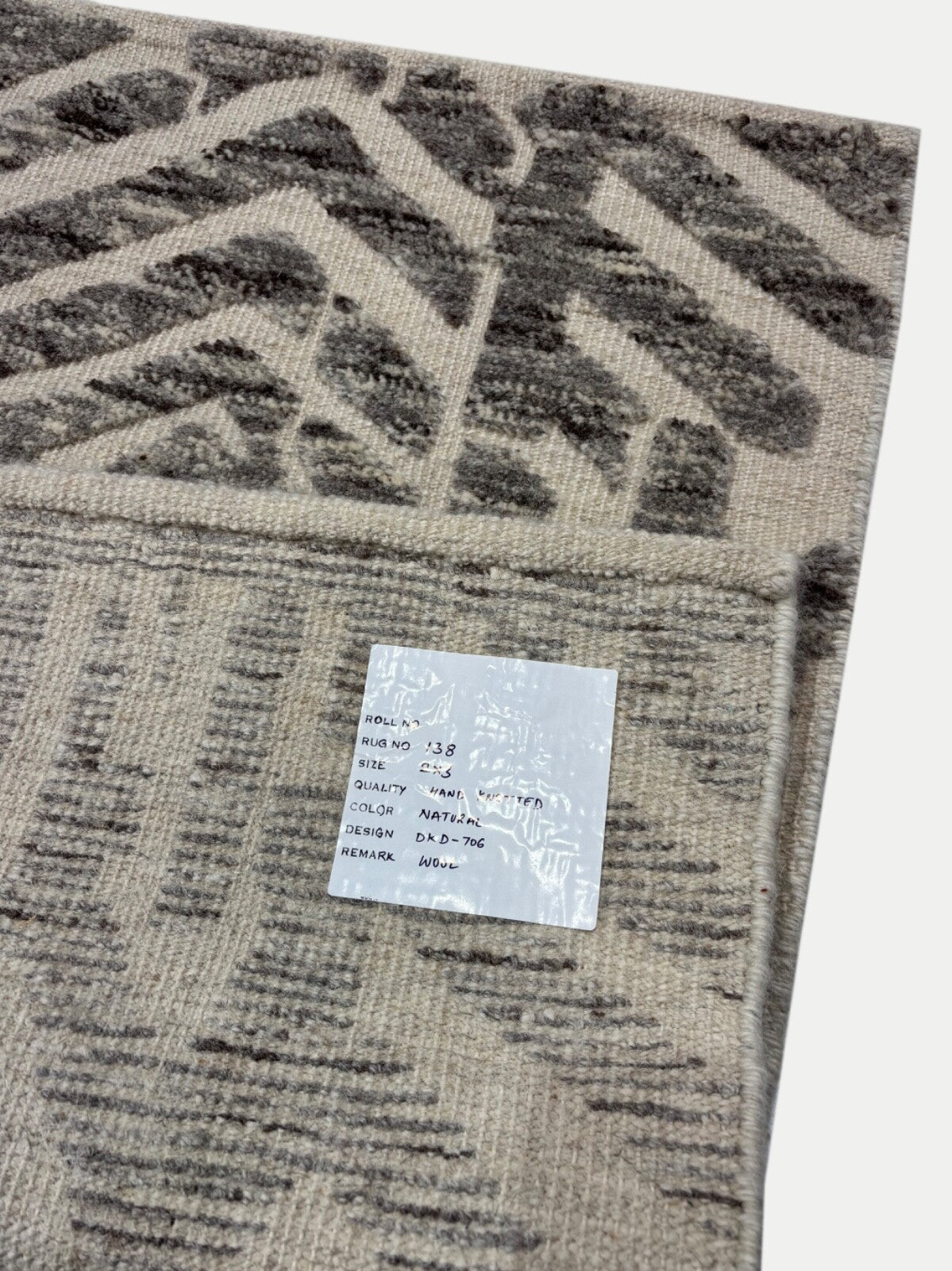 Ročno vozlana preproga iz 100 % volne 60 x 90 cm, sodoben dizajn, naravno siva, bež ST138