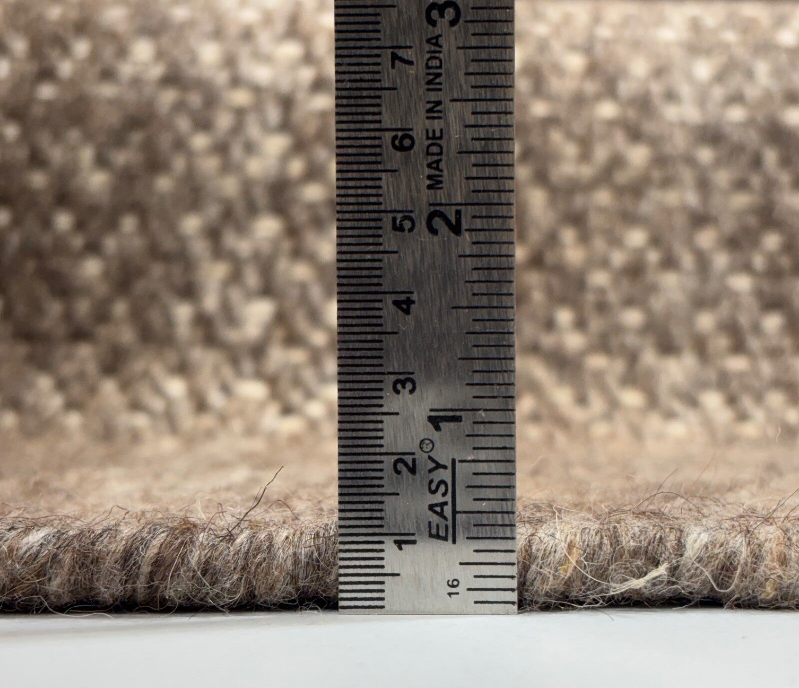 Volnena preproga 60x90 rjavo-bež ročno vozlana preproga z ravnim tkanjem in resicami