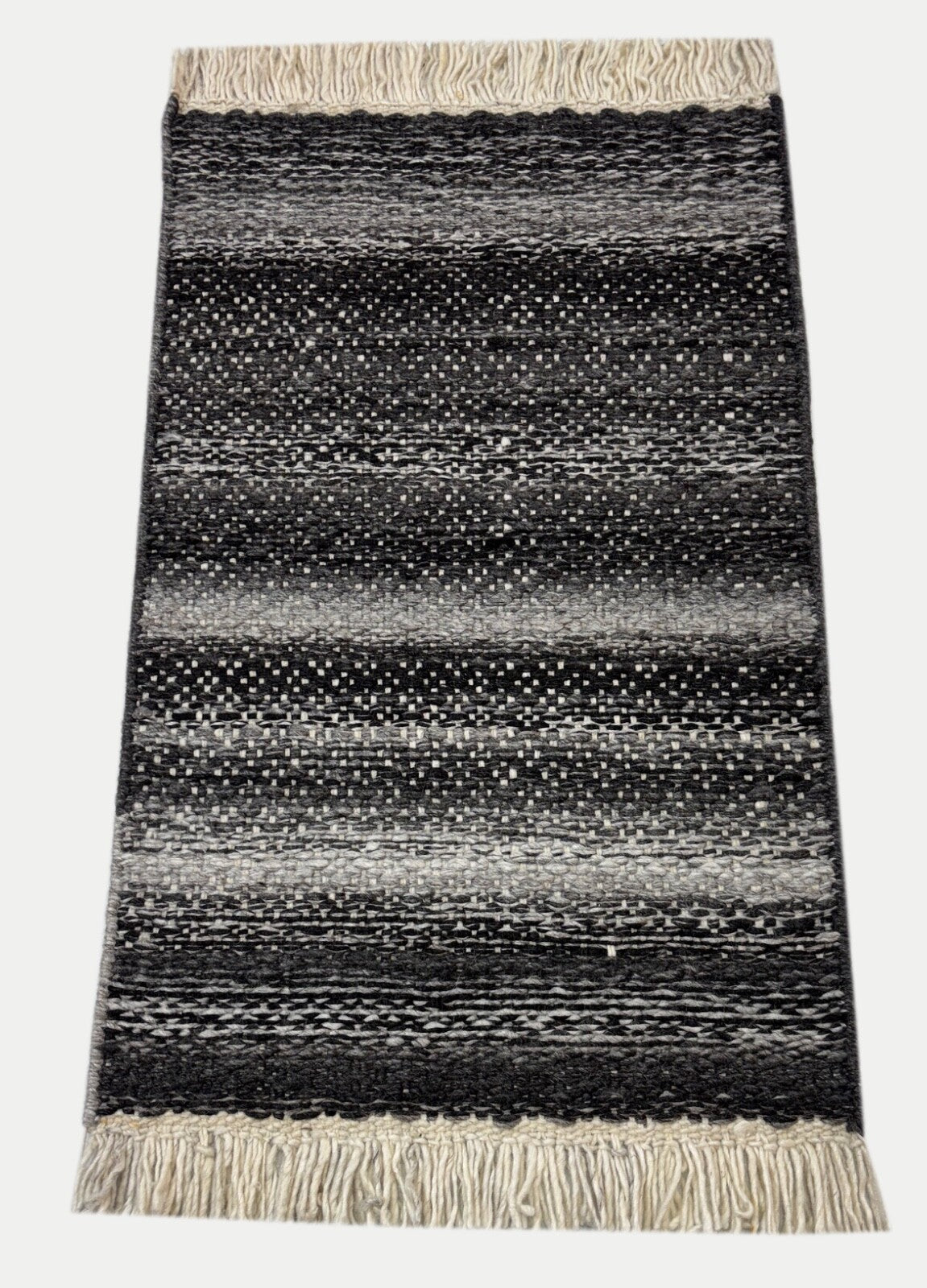 Vilnonis kilimas 60x90 Rankomis rištas juodos smėlio spalvos plokščiai austas kilimas su kutais 30 R