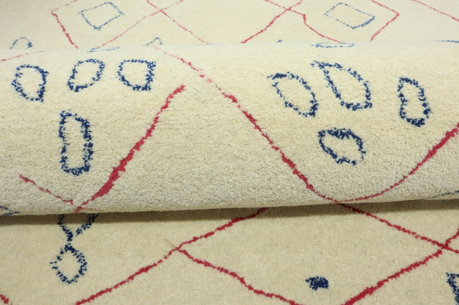 Wollteppich 120x180 Beige Rot Blau Minimal Marokko Muster Teppich Handgetuftet