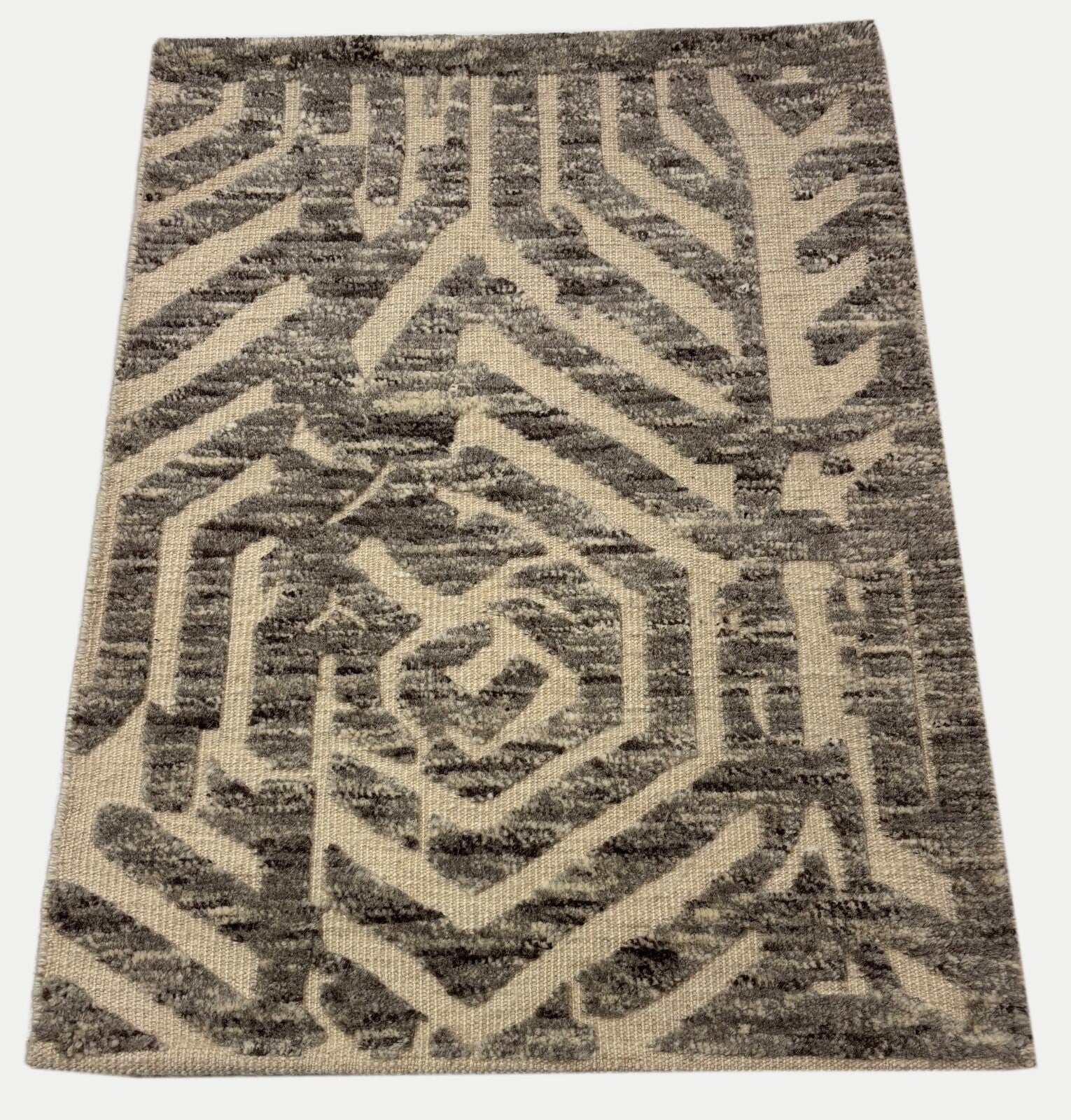 Ročno vozlana preproga iz 100 % volne 60 x 90 cm, sodoben dizajn, naravno siva, bež ST138