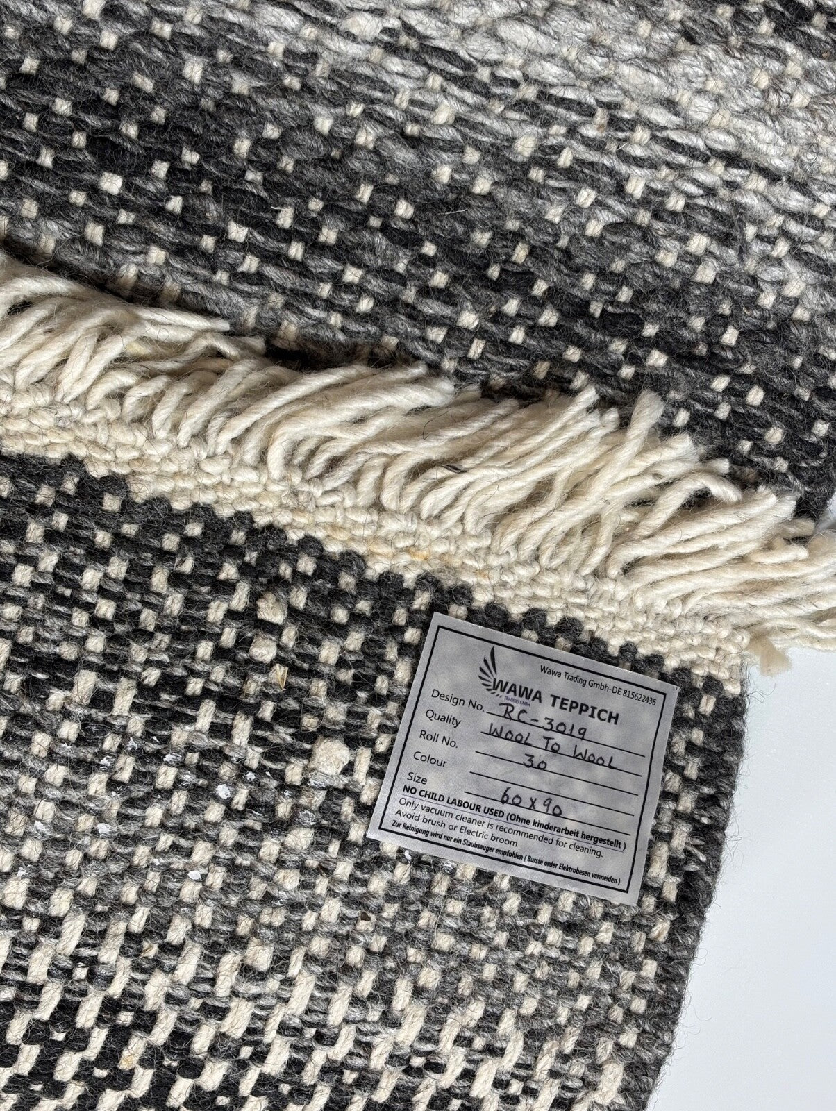 Vilnonis kilimas 60x90 Rankomis rištas juodos smėlio spalvos plokščiai austas kilimas su kutais 30 R