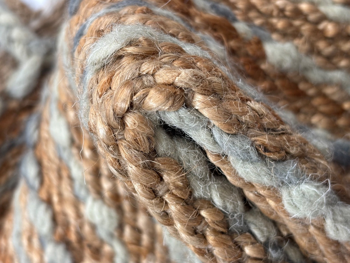 Handgewebter Jute-Teppich 60x90 cm – Naturlook mit rustikalem Flair D528