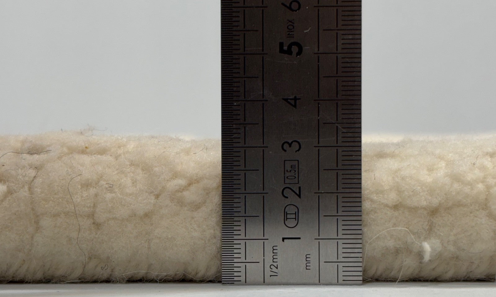 Handgefertigter Teppich 60x60 cm 100 % Wolle Weicher Weiẞ & Grau R112