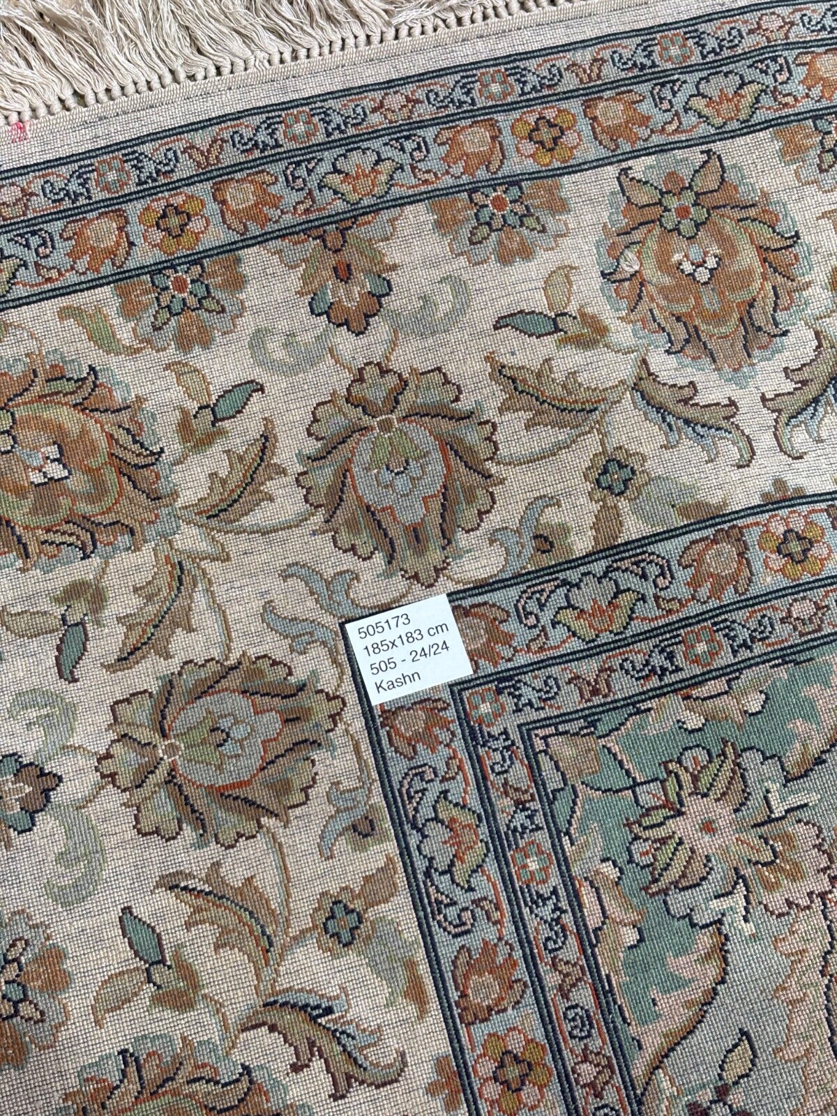 カシミールシルクラグ 185x185 cm 本物の手織り高級ラグ 一点もの