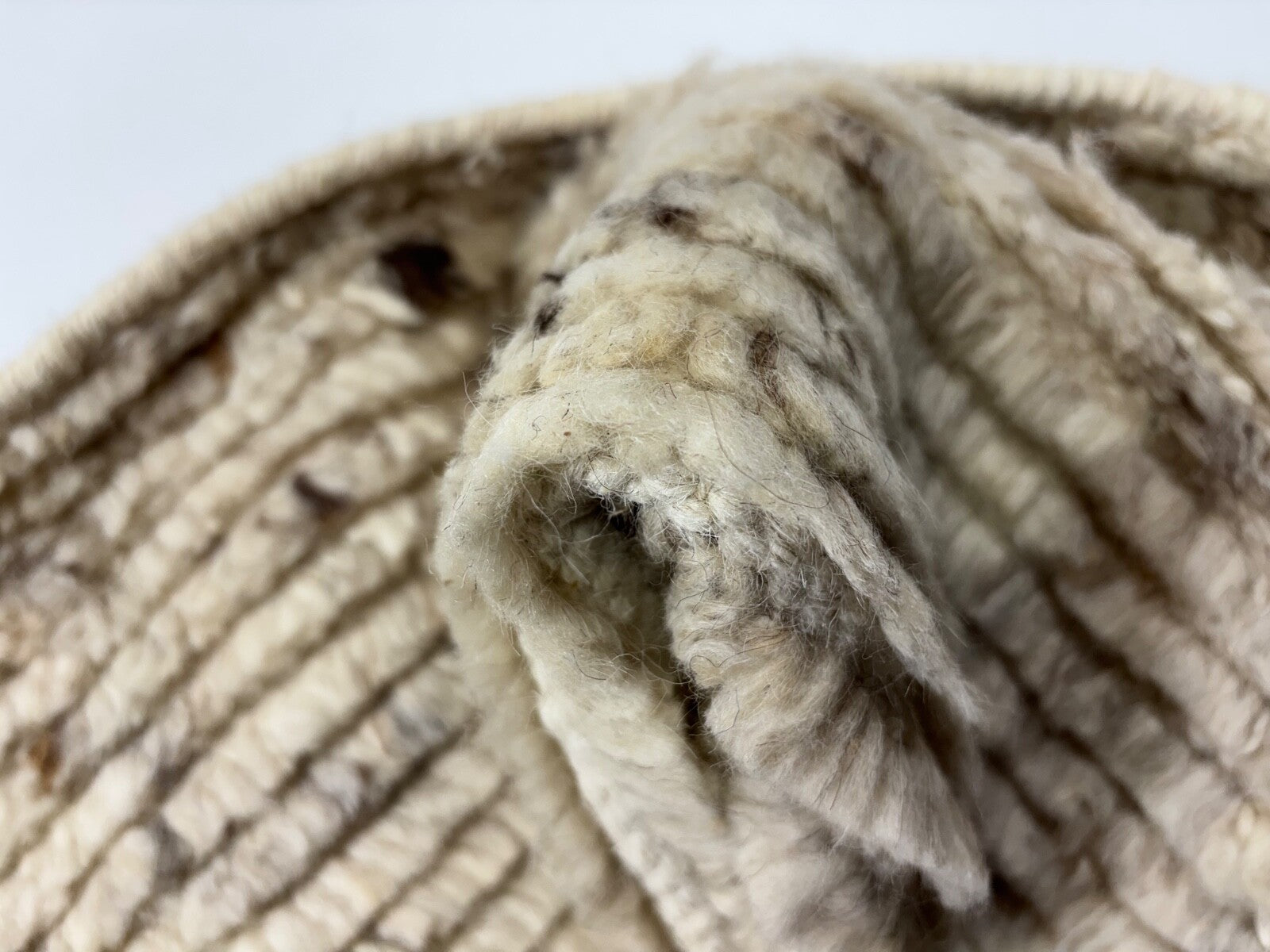 Ručno čvorani tepih od 100% vune 60x90 Moderni dizajnerski tepih bež boje BCI78