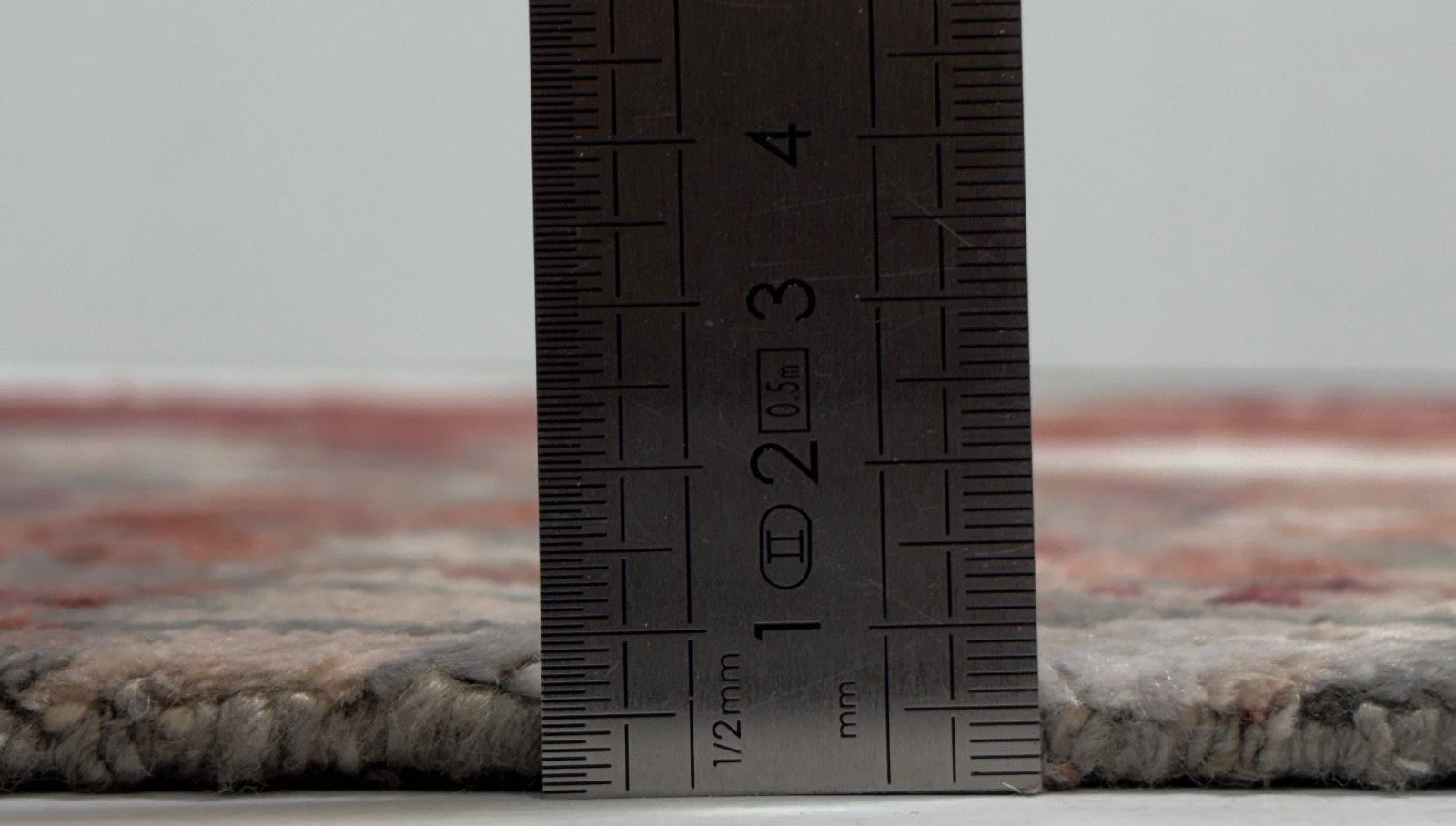 Handgeknüpfter Design Teppich 60x90 cm Grau Rot Multicolor Bambus-Seide R117