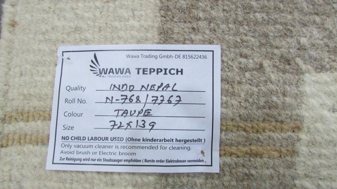 Originalaufnahme des Wollteppichs WAWA N768 in Taupe und Beige mit Bordüre, Nennmaß 70x140 cm