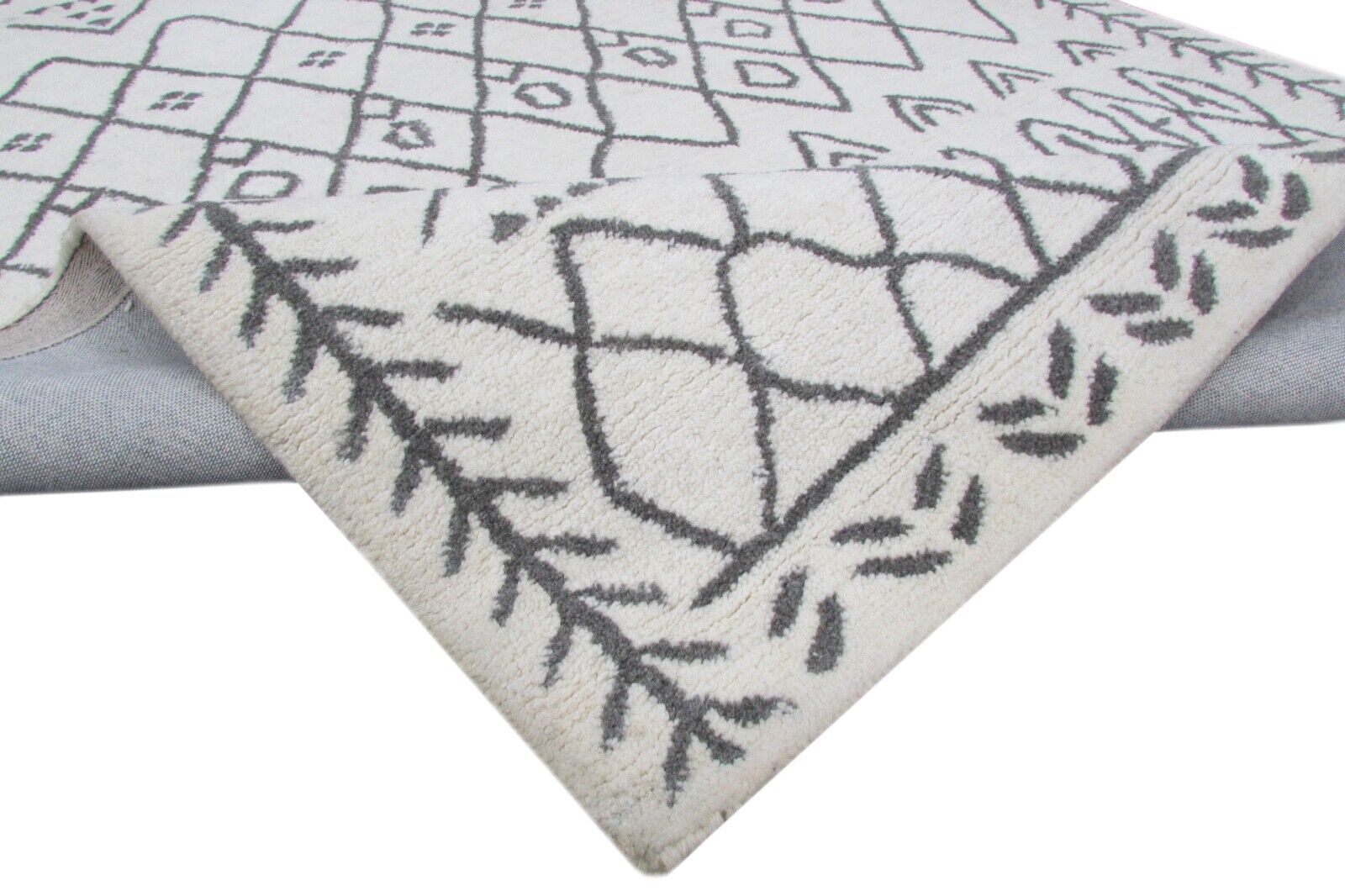 Svetainės marokietiško dizaino rankomis dygsniuotas kilimas, 100 % vilnos, smėlio/pilkos spalvos, 160 x 230 cm