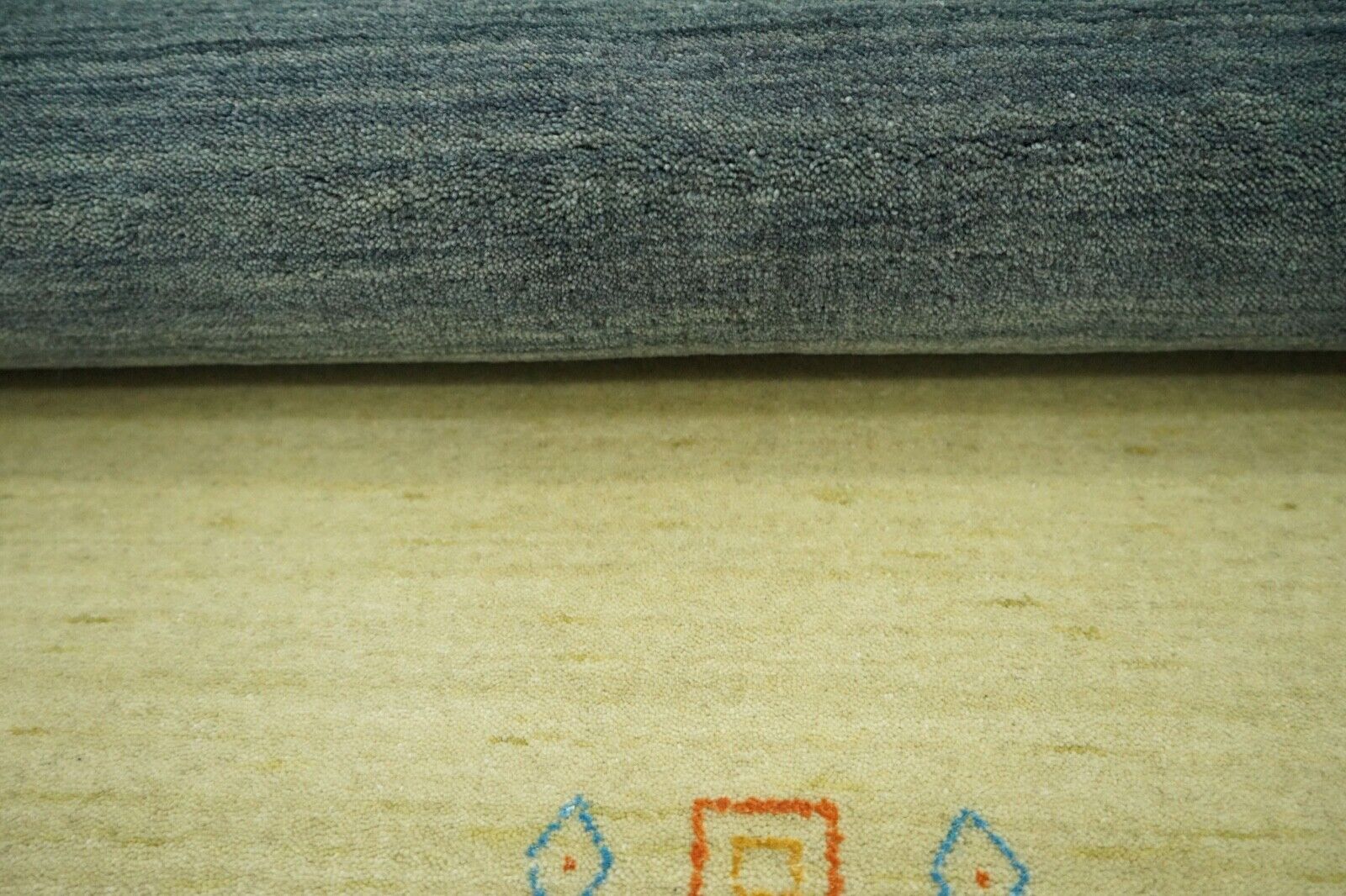 Preproga Gabbeh siva slonokoščena črna 100 % volna 170 x 240 cm ročno tkana Lr472