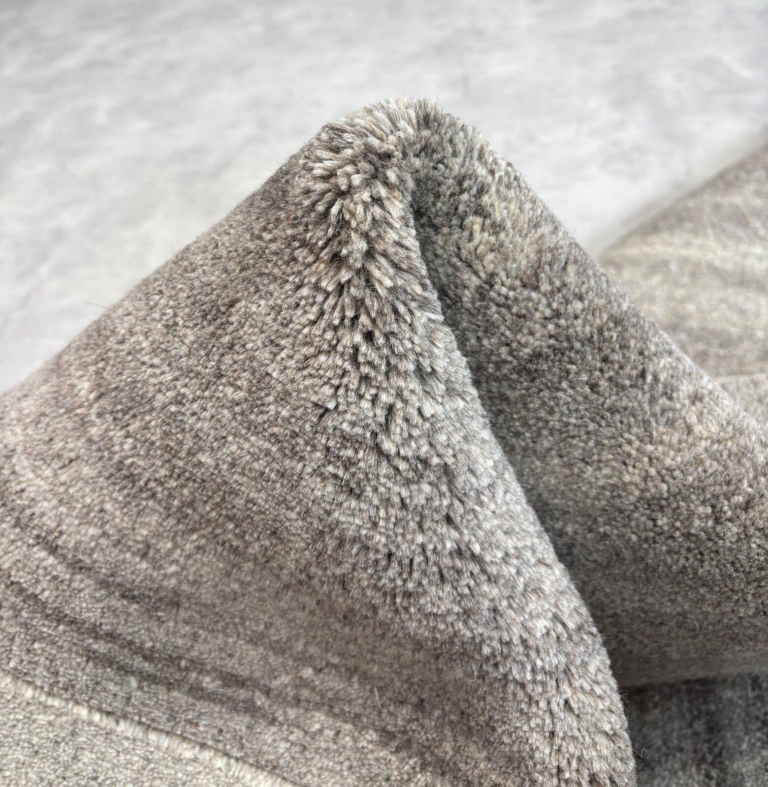 Alfombra de lana natural anudada a mano Indo Nepal, color gris, 170 x 240 cm, IN2024