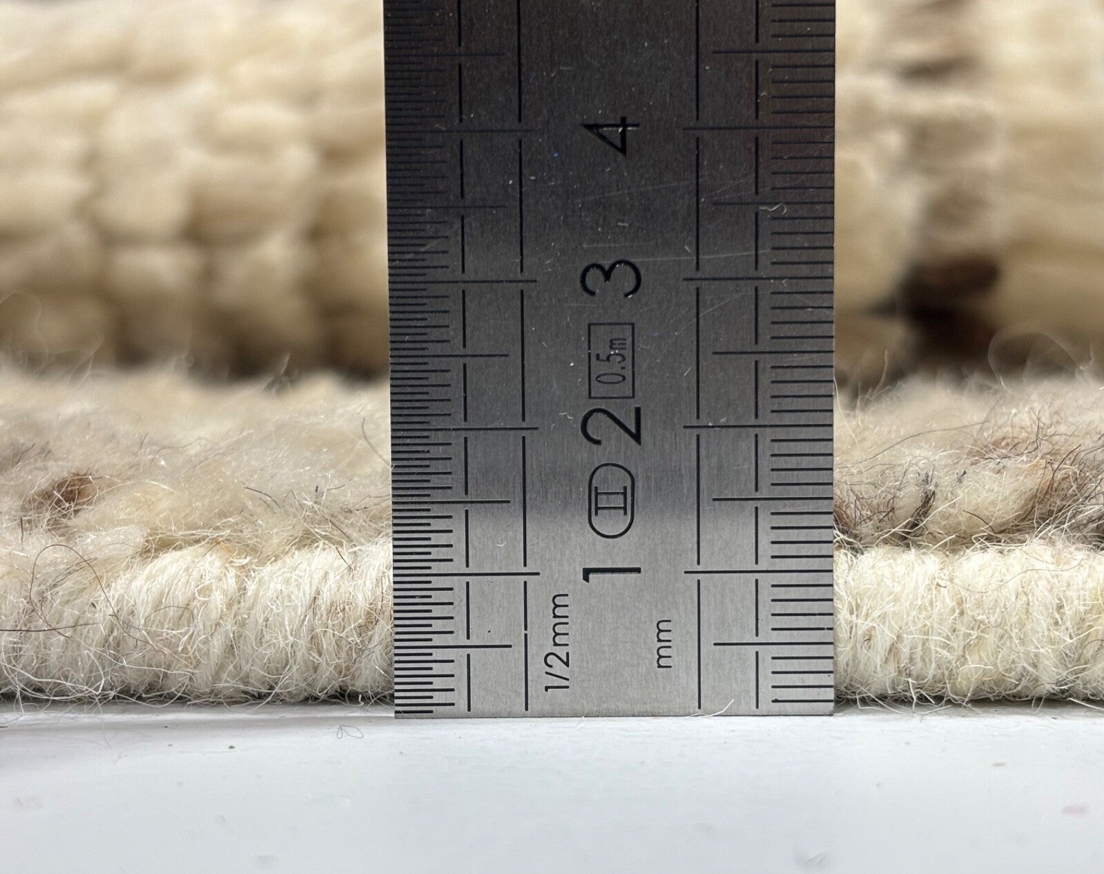 Ručno čvorani tepih od 100% vune 60x90 Moderni dizajnerski tepih bež boje BCI78