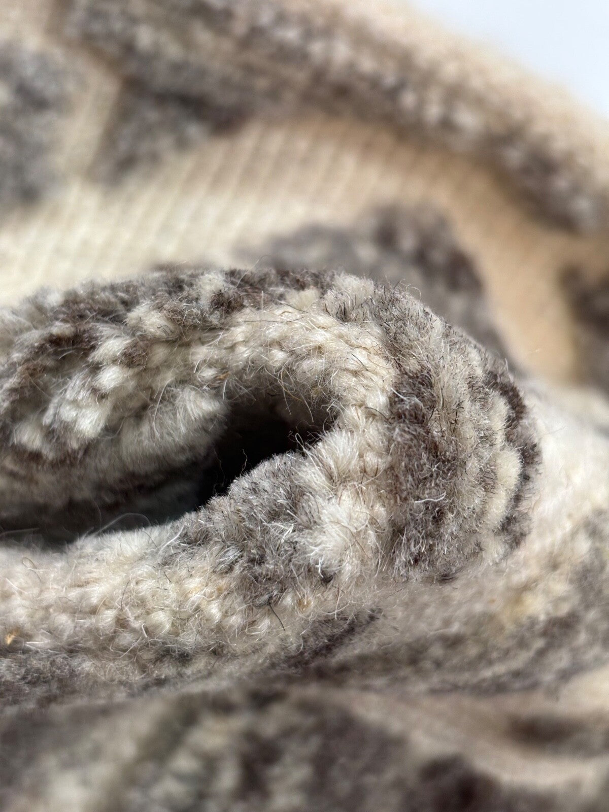 Ročno vozlana preproga iz 100 % volne 60 x 90 cm, sodoben dizajn, naravno siva, bež ST138