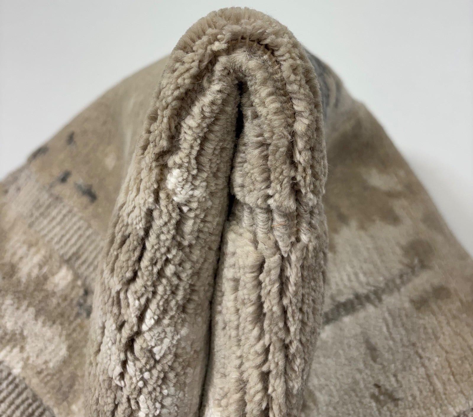 Handgeknüpfter  Design Teppich 60x90 cm Silber Bambus Glanz Modern R67