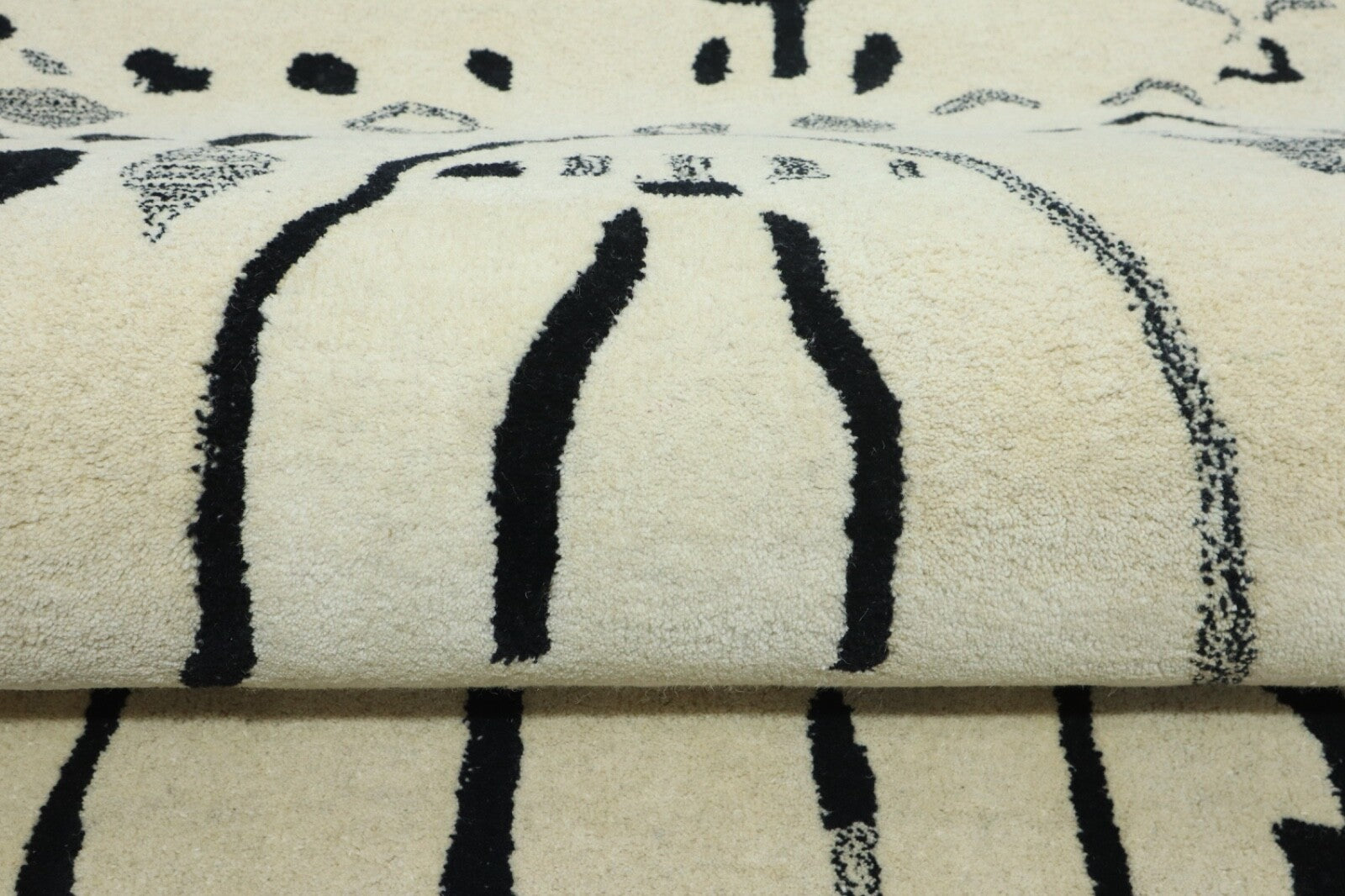 Wollteppich 120x180 Beige Schwarz Ethno Abstrakt Muster Teppich Handgetuftet 307