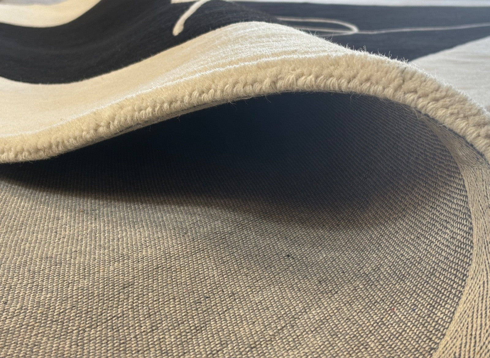 FACE Design Teppich 200x300 cm Handgetuftet 100% Wolle Schwarz Beige R23