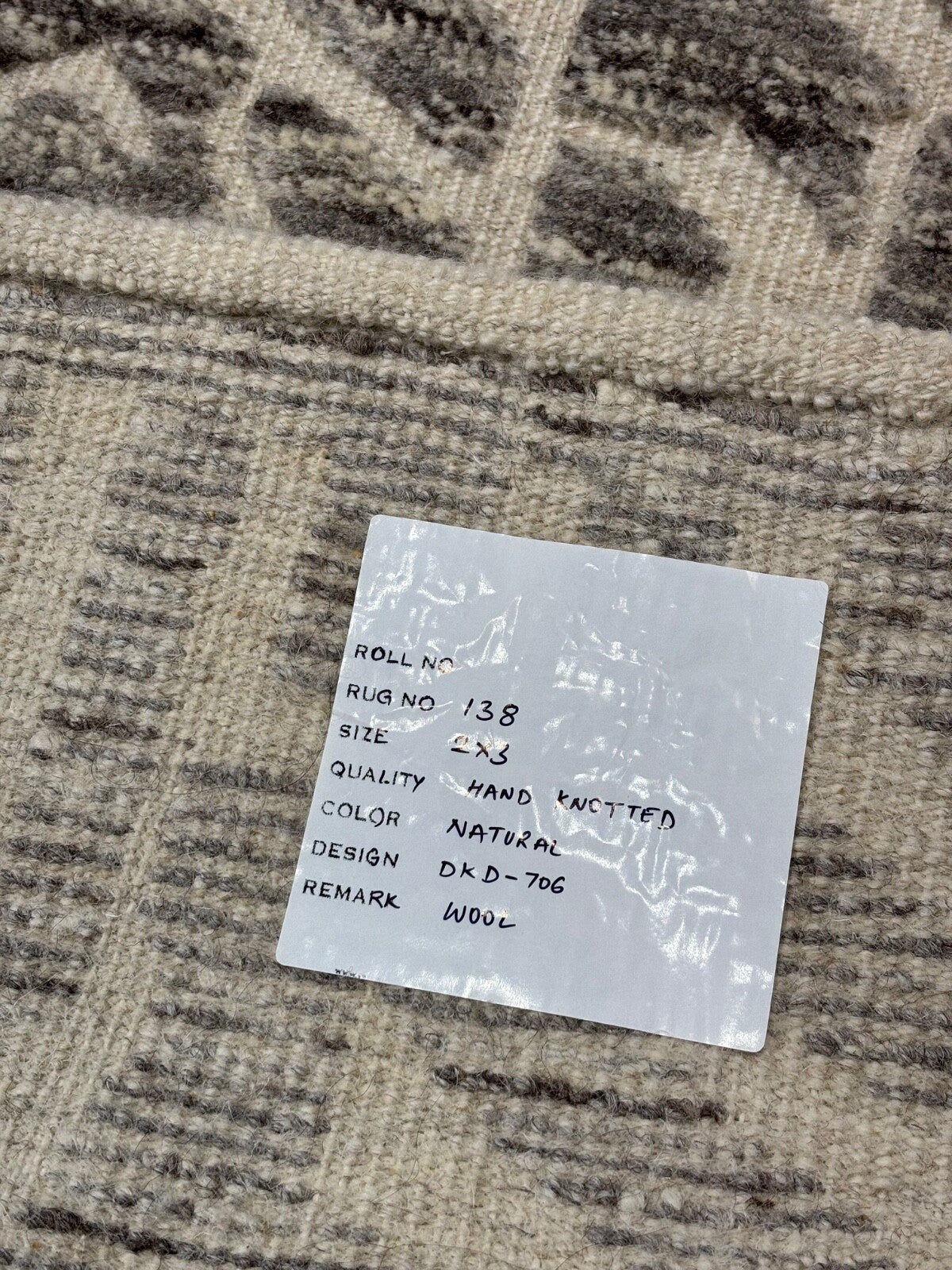 Ročno vozlana preproga iz 100 % volne 60 x 90 cm, sodoben dizajn, naravno siva, bež ST138