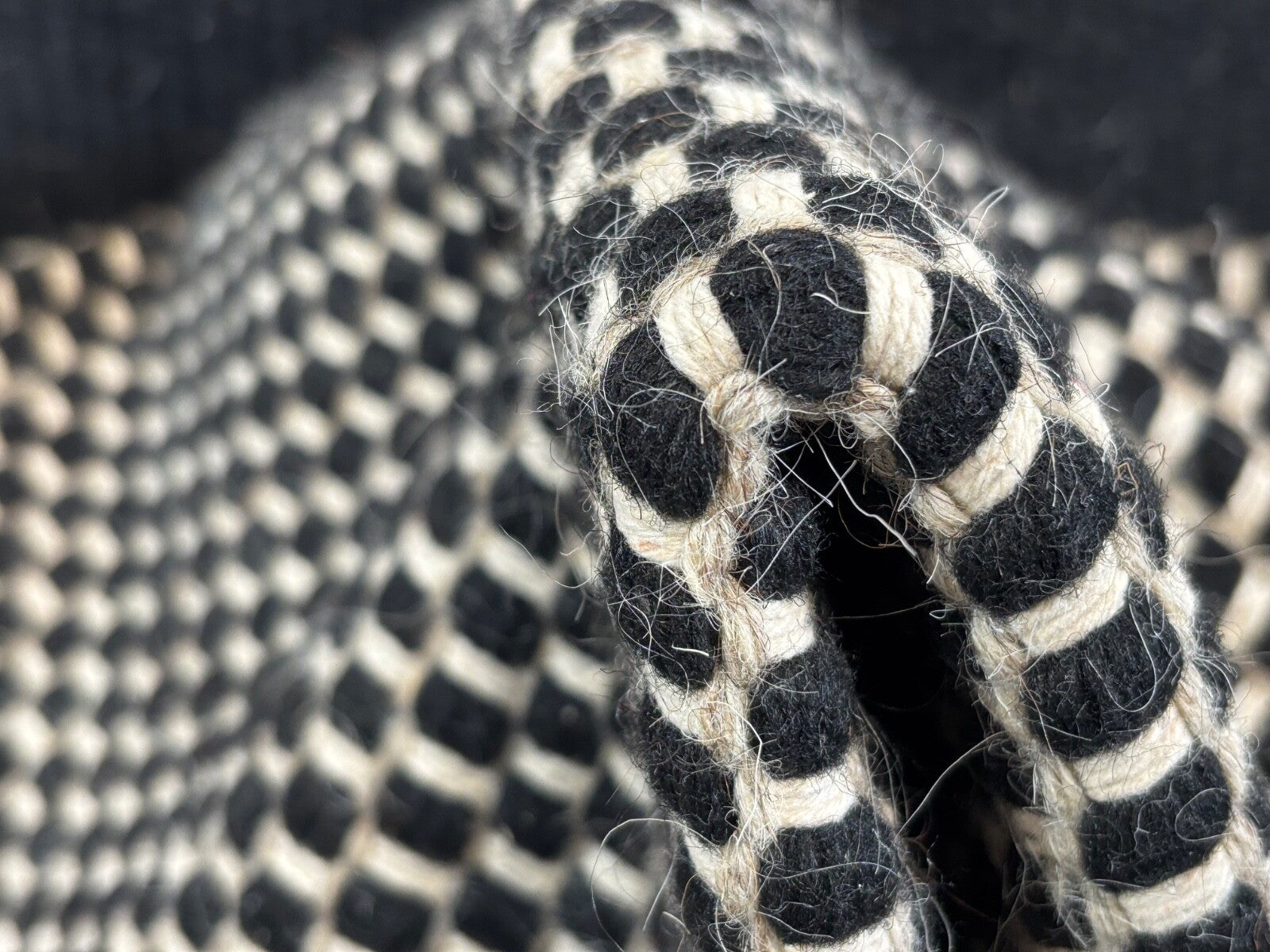 Kilim Dhurry Teppich 60x90cm Handgefertigt 100% Wolle Schwarz R126