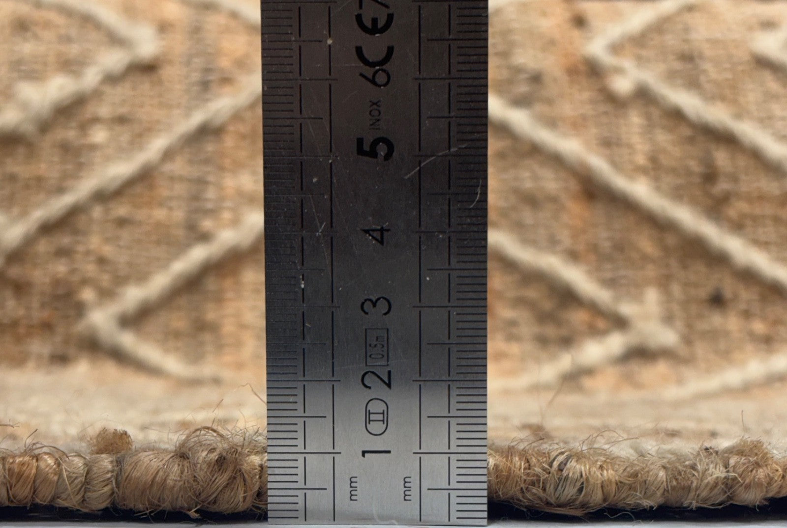 Jutena preproga 60x90 cm – Naravni in etnični slog z ročno tkanim vzorcem D530 