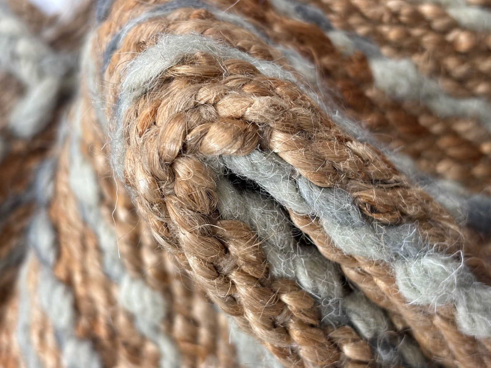 手織りジュートラグ 60x90 cm – 素朴な雰囲気のナチュラルな外観 D528 