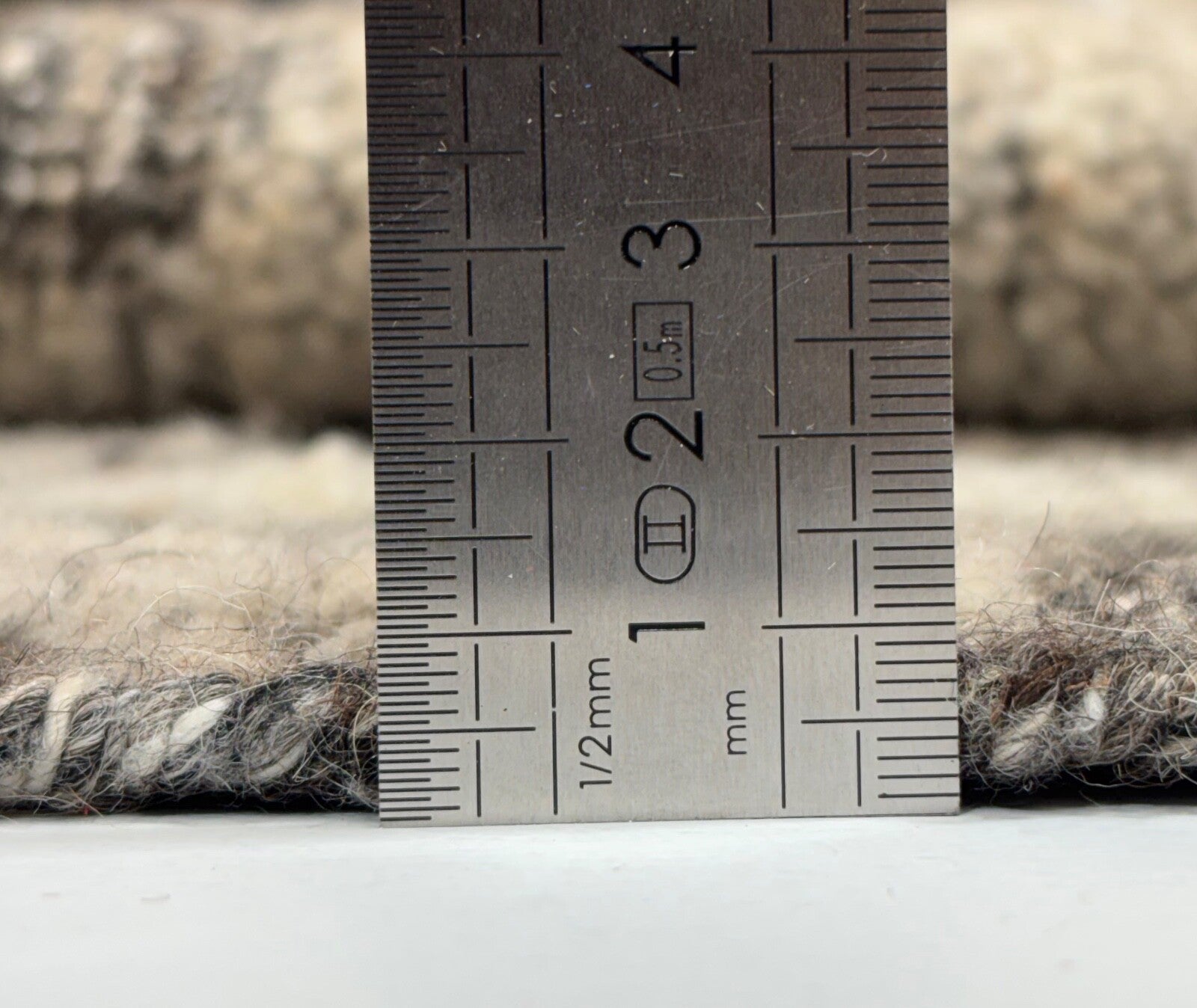 Vlněný koberec 60x90 šedočerný moderní lesklý ručně vázaný vlněný viskózový R139