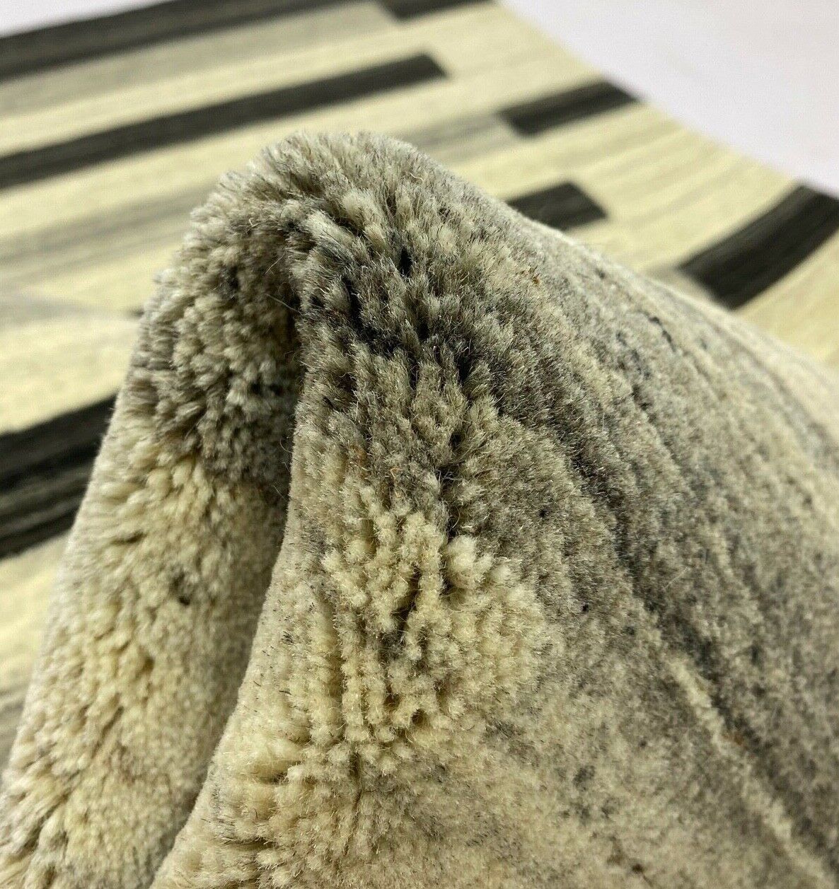 Teppich 100% Wolle Schwarz Beige Gabbeh Handgewebt 118x187 cm Naturwolle S126