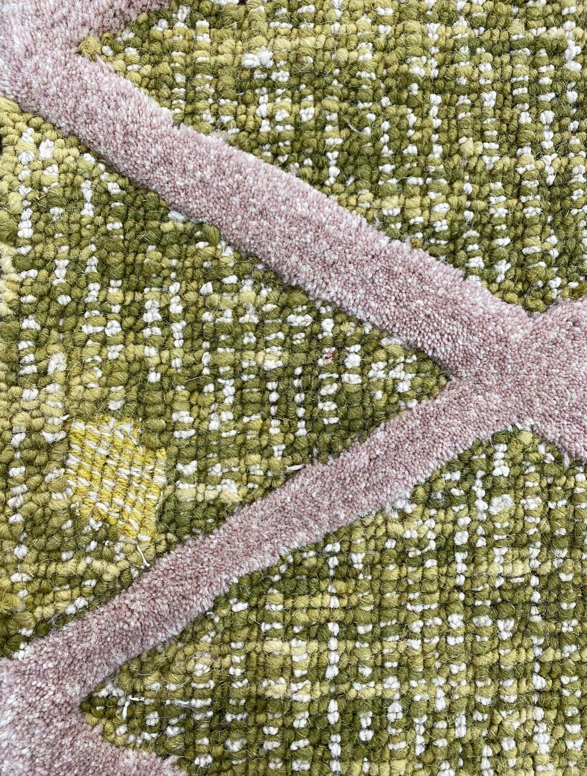 Žalias, smėlio spalvos, pilkas rankomis dygsniuotas rytietiškas kilimas, 100 % vilna, 155 x 242 cm, D-133