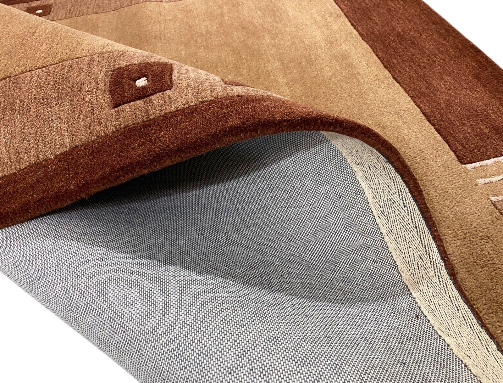 棕色东方地毯，100%羊毛，手工簇绒，141 x 196厘米