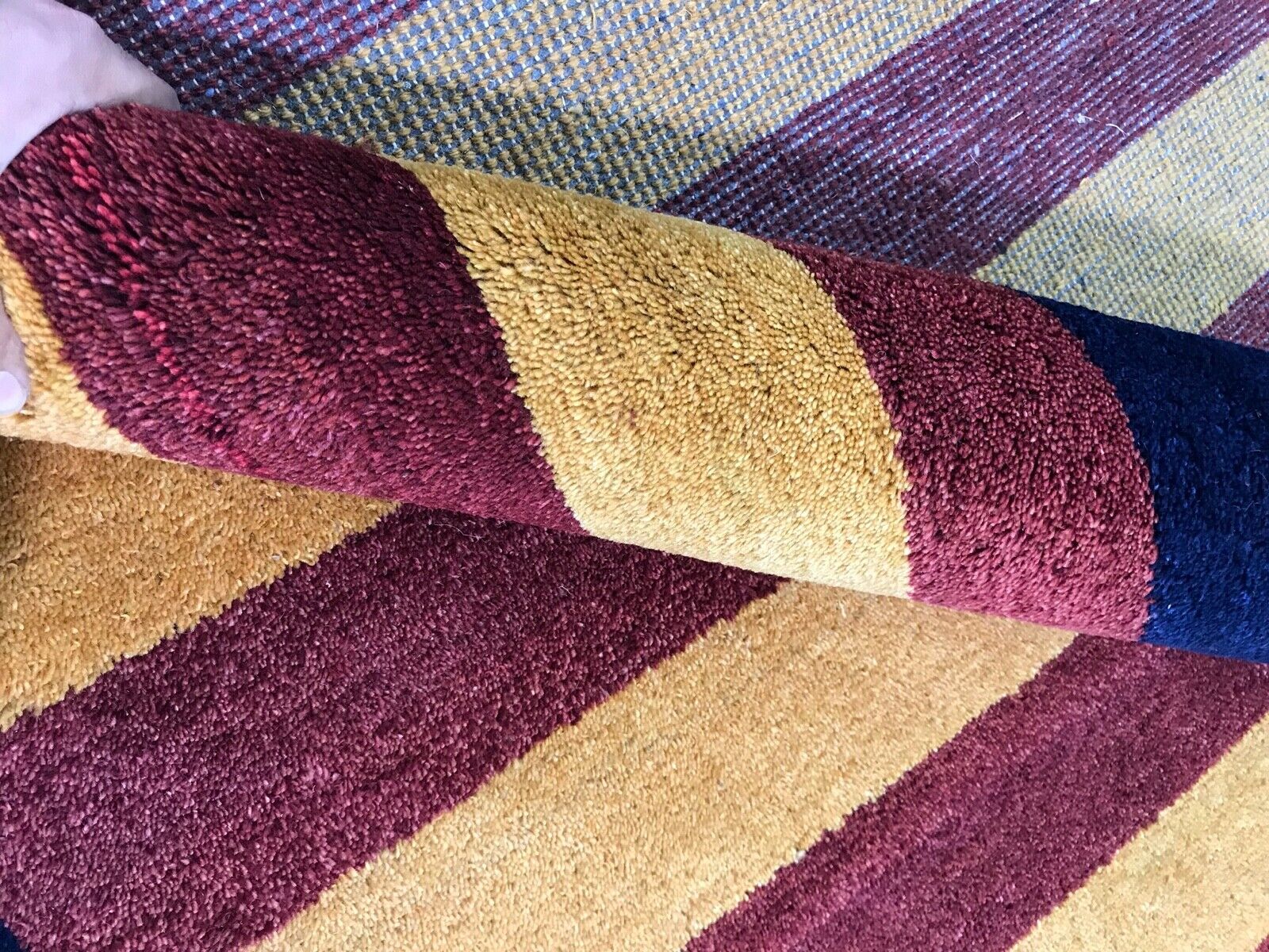 Gabbeh Teppich 120x180 cm Handgeknüpft 100% Wolle Rot Gold Debbich 