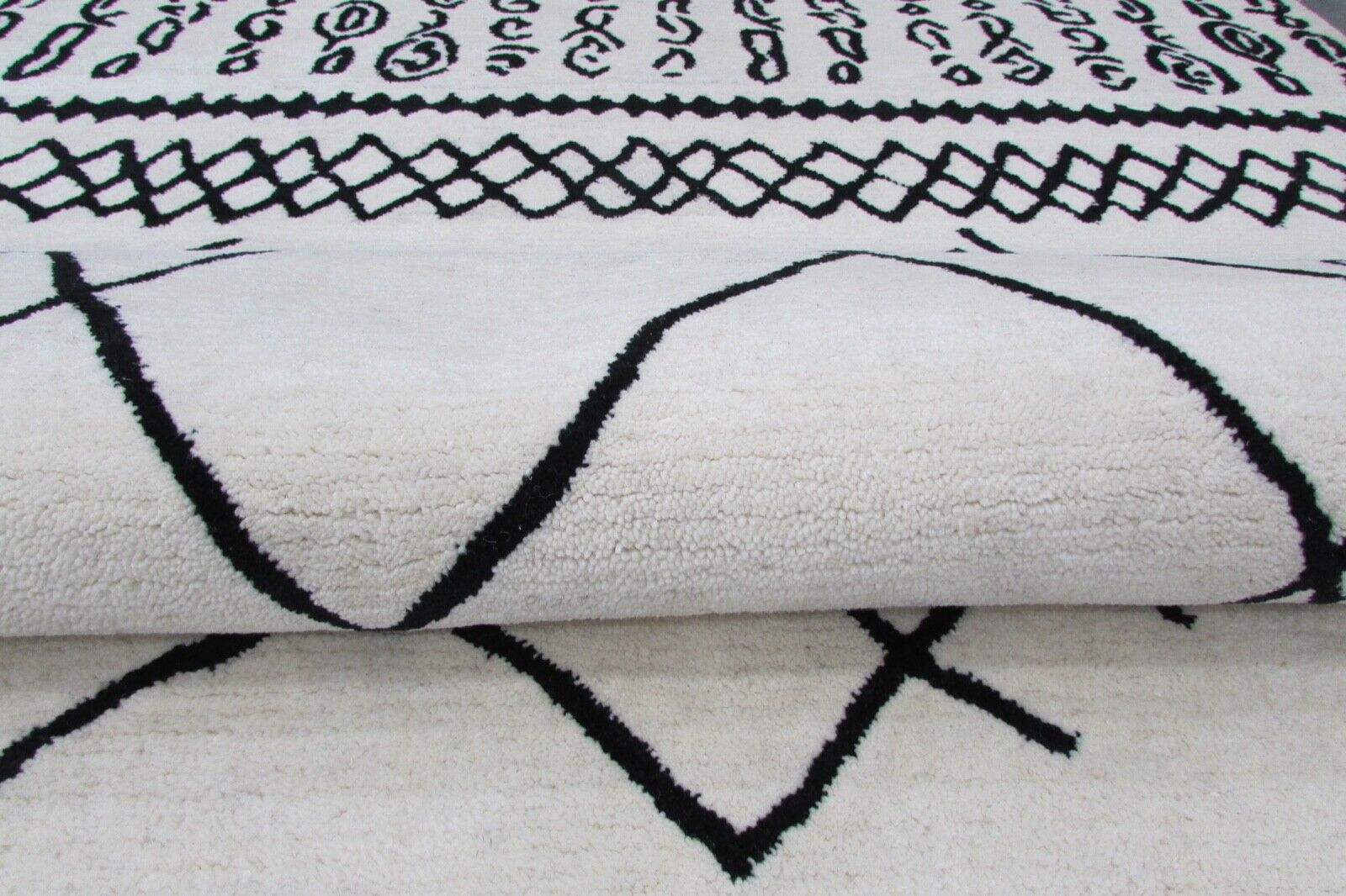 Tappeto beige, 100% lana, 160x230 cm, nero/blu scuro, annodato a mano, T824